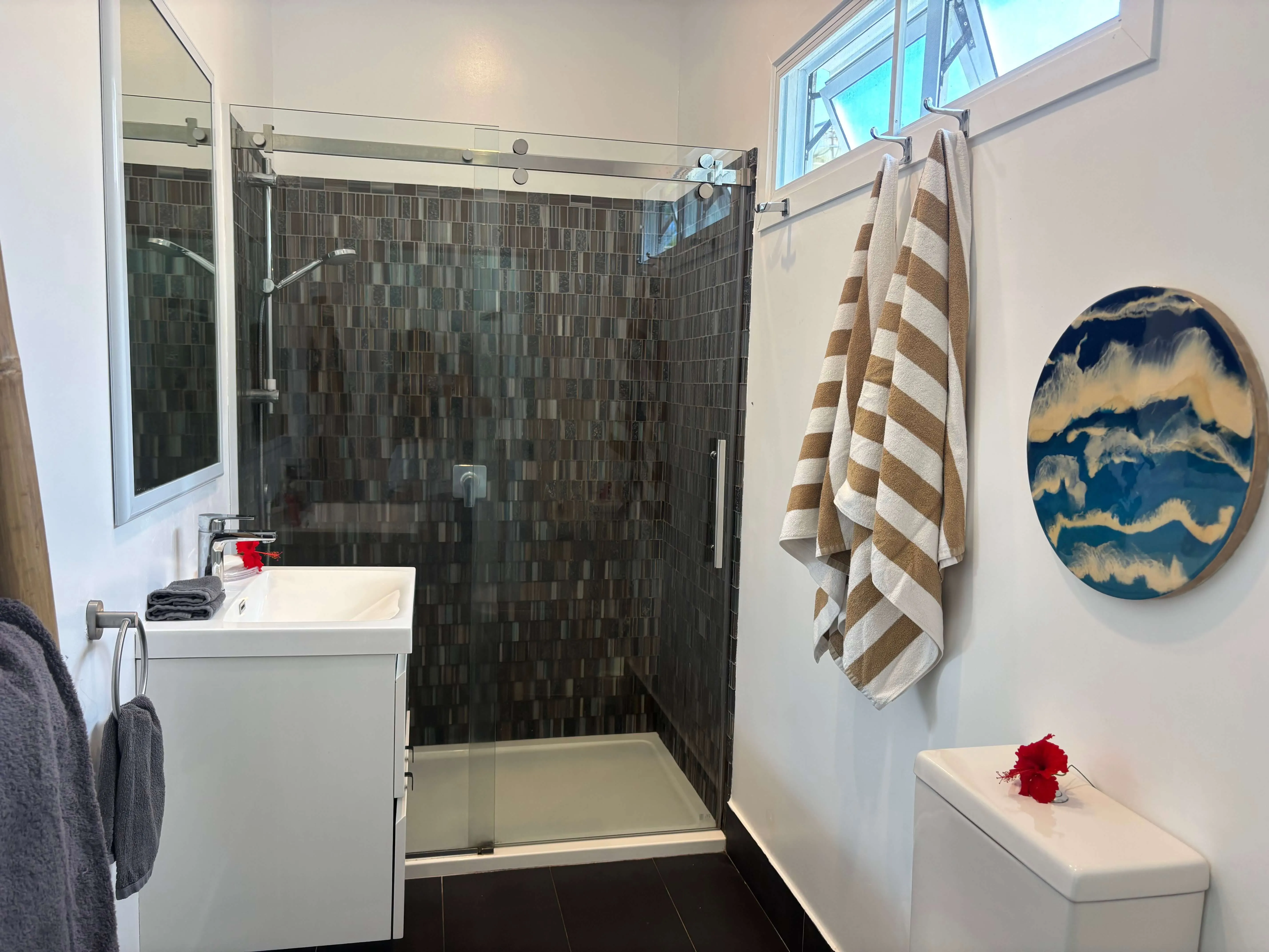 Tavake Beachfront Bungalow