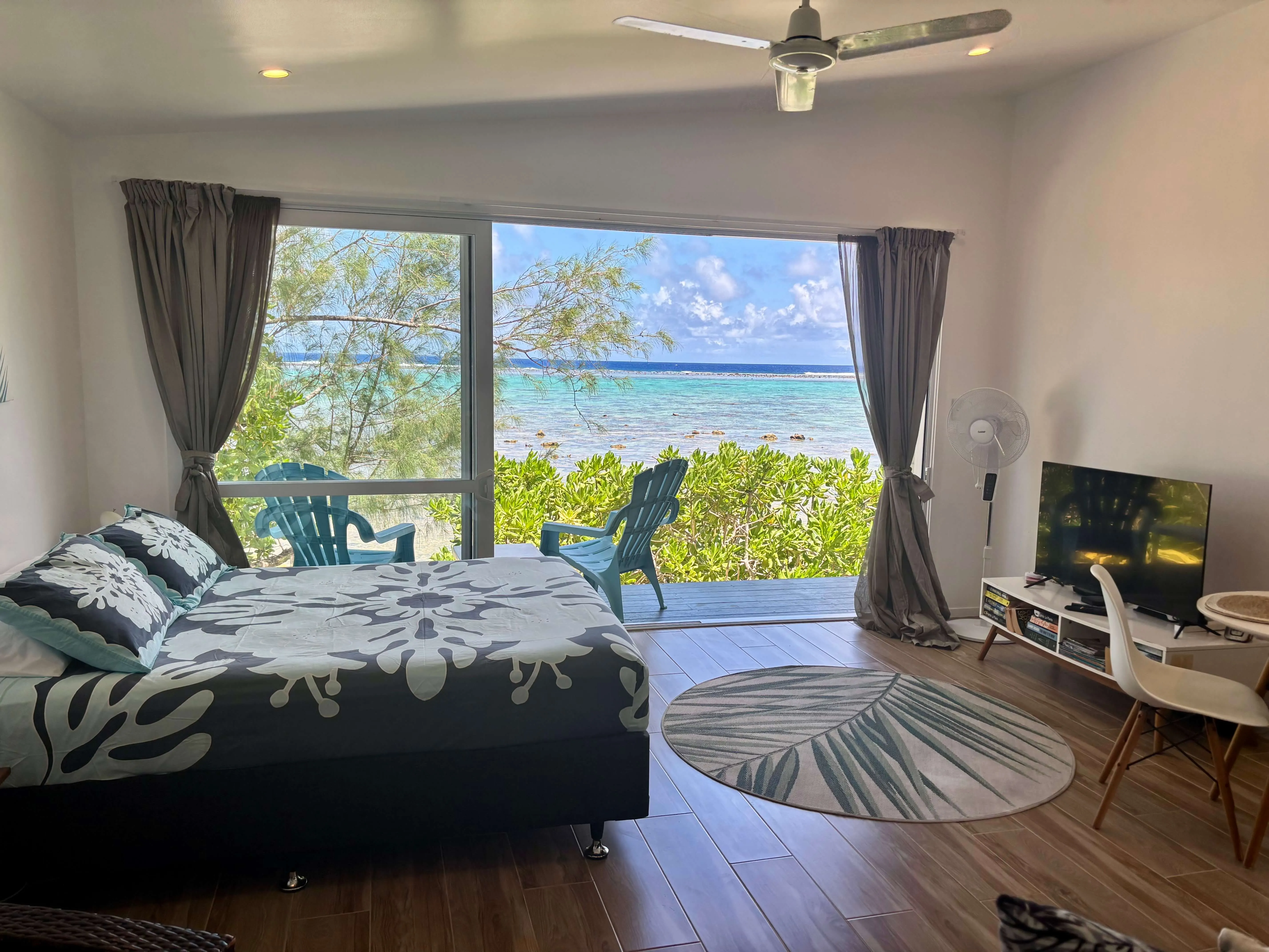 Tavake Beachfront Bungalow - Image 5