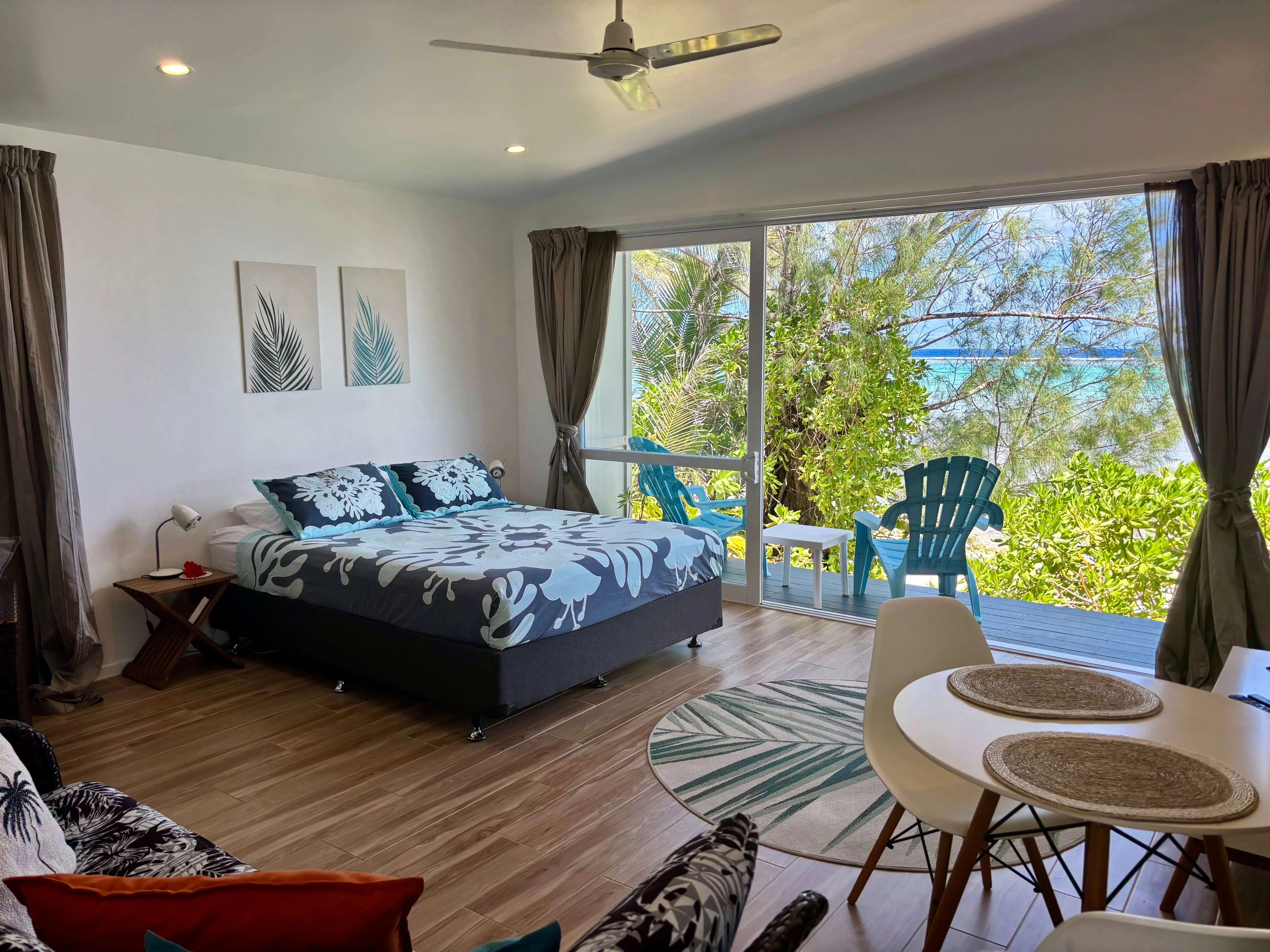 Tavake Beachfront Bungalow - Image 6