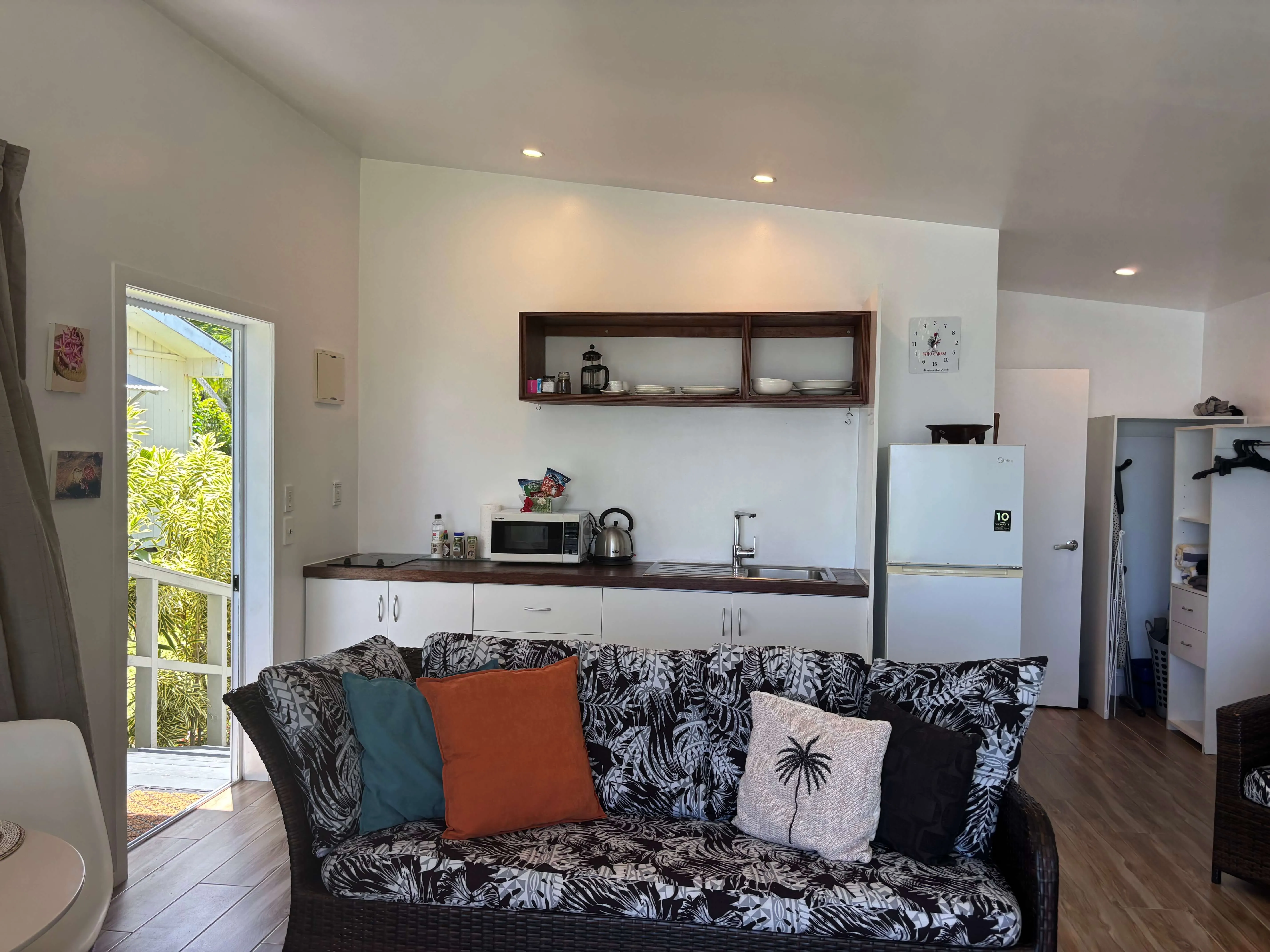 Tavake Beachfront Bungalow - Image 7
