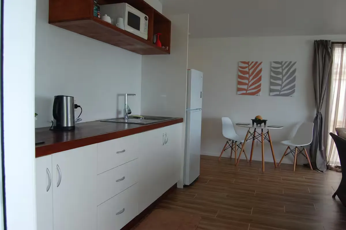 Tavake Beachfront Bungalow - Image 10