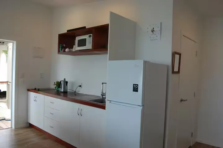 Tavake Beachfront Bungalow - Image 11