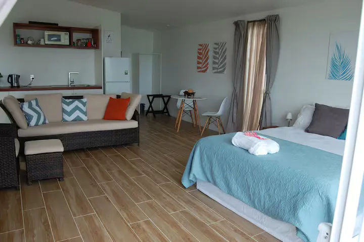 Tavake Beachfront Bungalow - Image 6